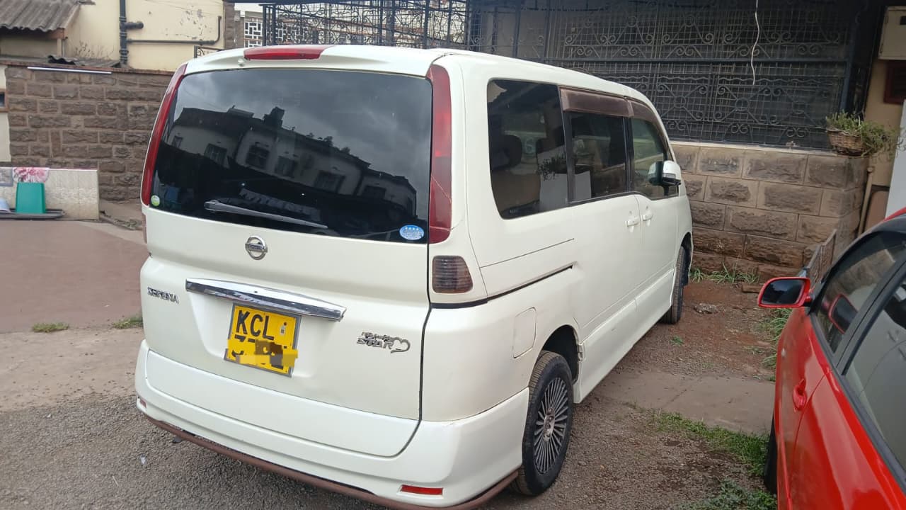 Nissan Serena 2010