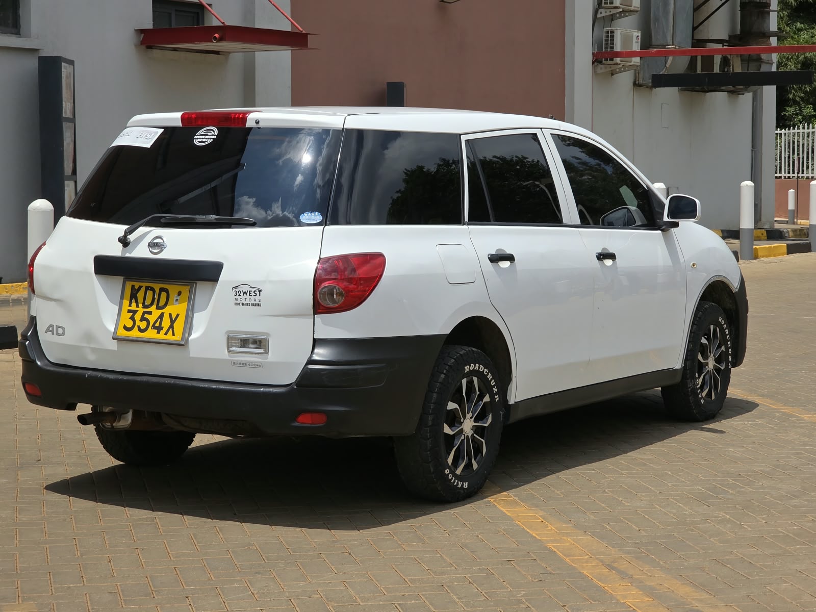 Nissan ADvan 2015