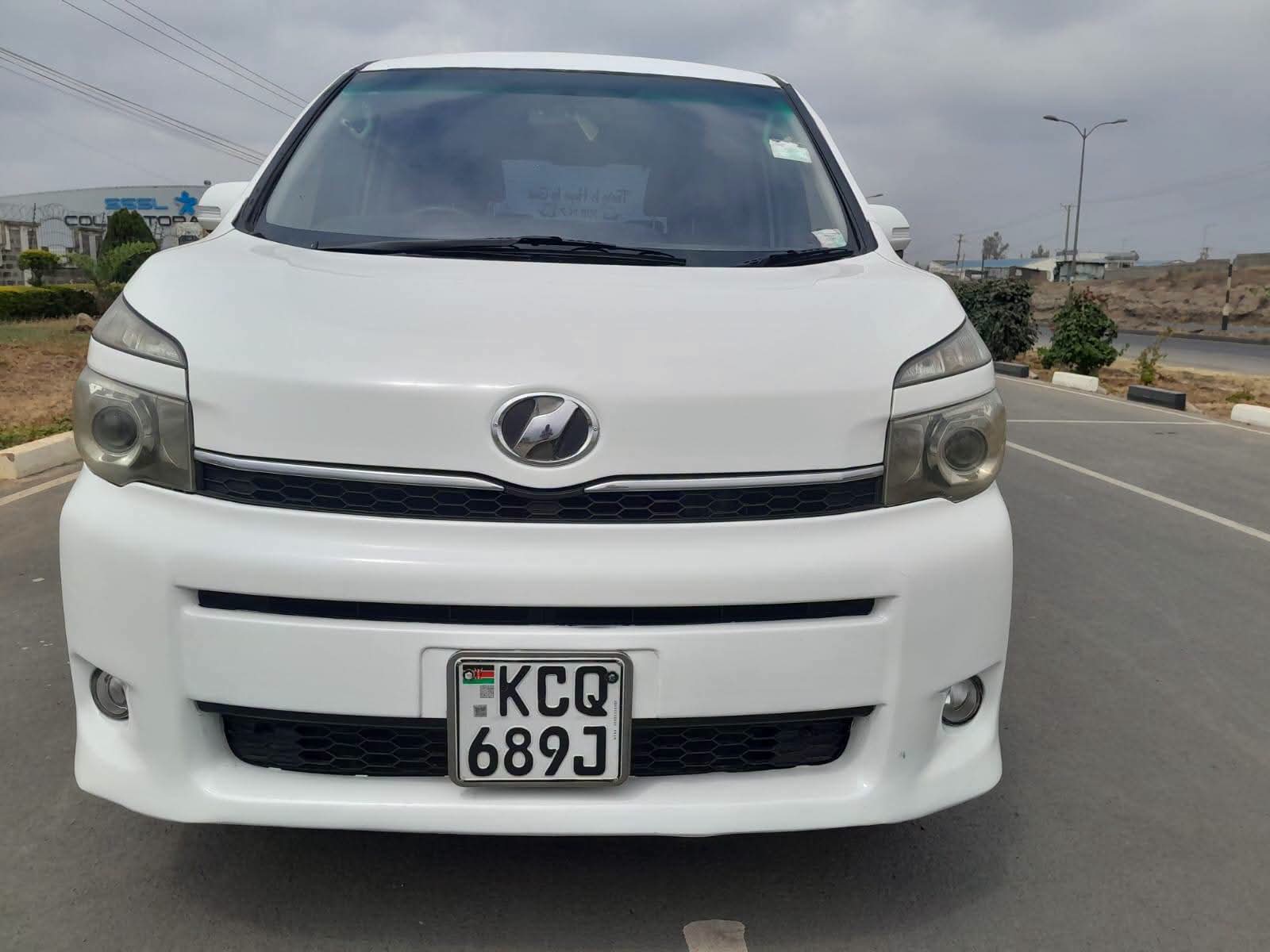 Toyota Voxy 2010
