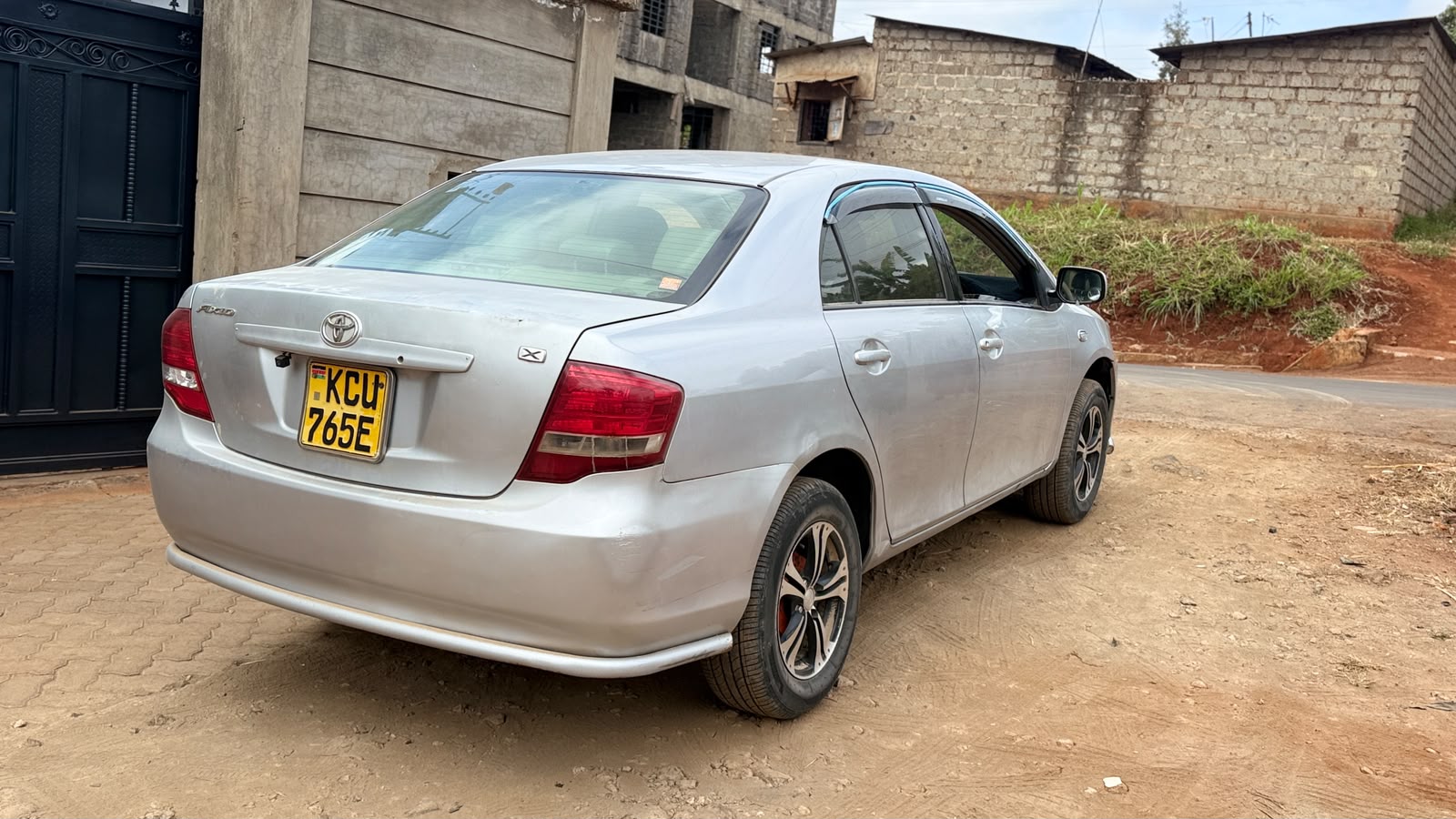 Toyota Axio 2012