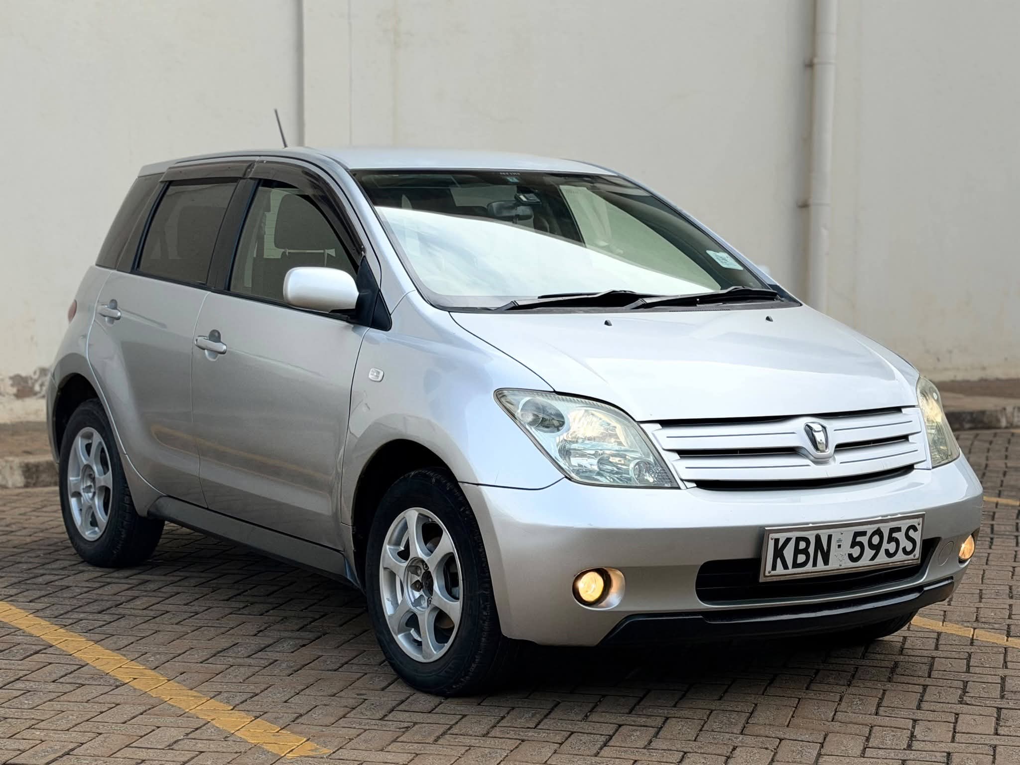 Toyota IST 2005