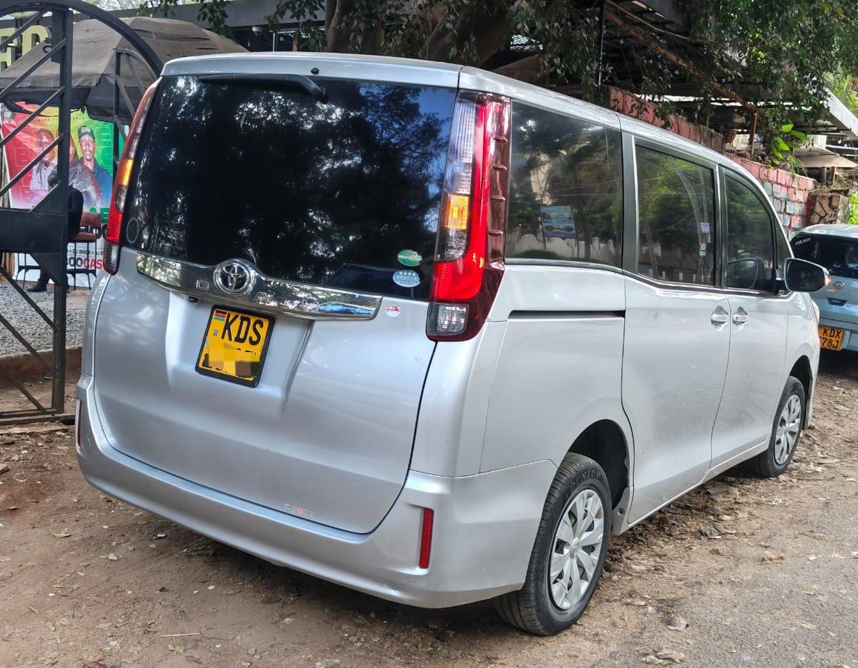 Toyota Noah 2016